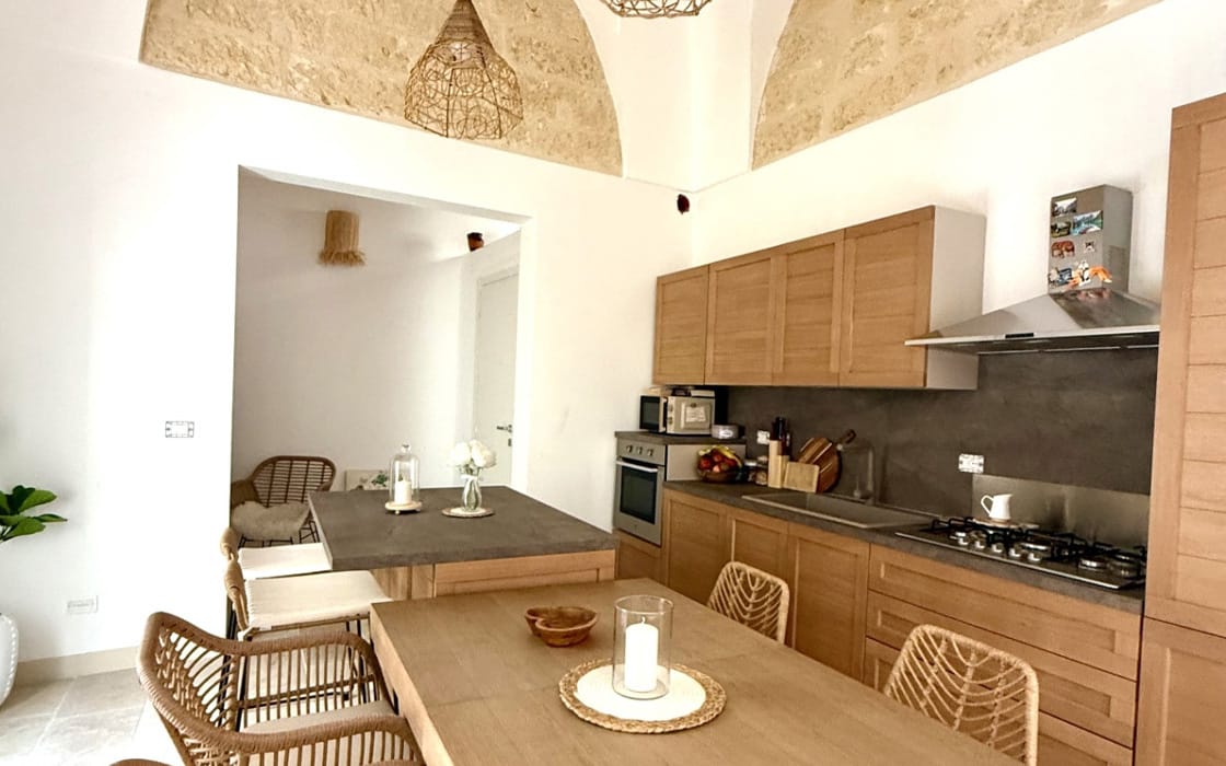 Stilvoll saniertes Apartment mit privater Dachterrasse in Apulien für 115.000€