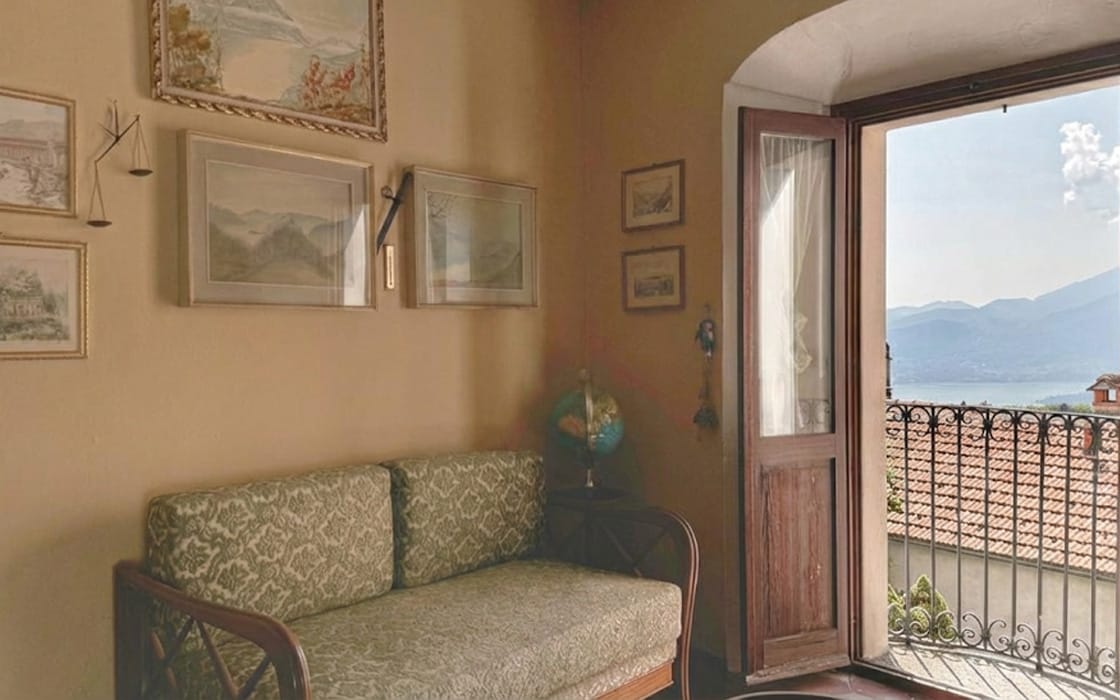 Historisches Steinhaus mit Blick auf den Comer See für 175.000€