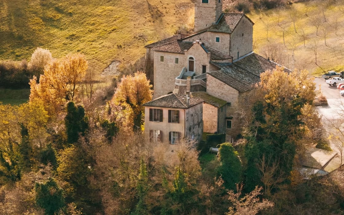 Steinhaus mit Panoramaterrasse in Burgdorf bei Bologna für 35.000€
