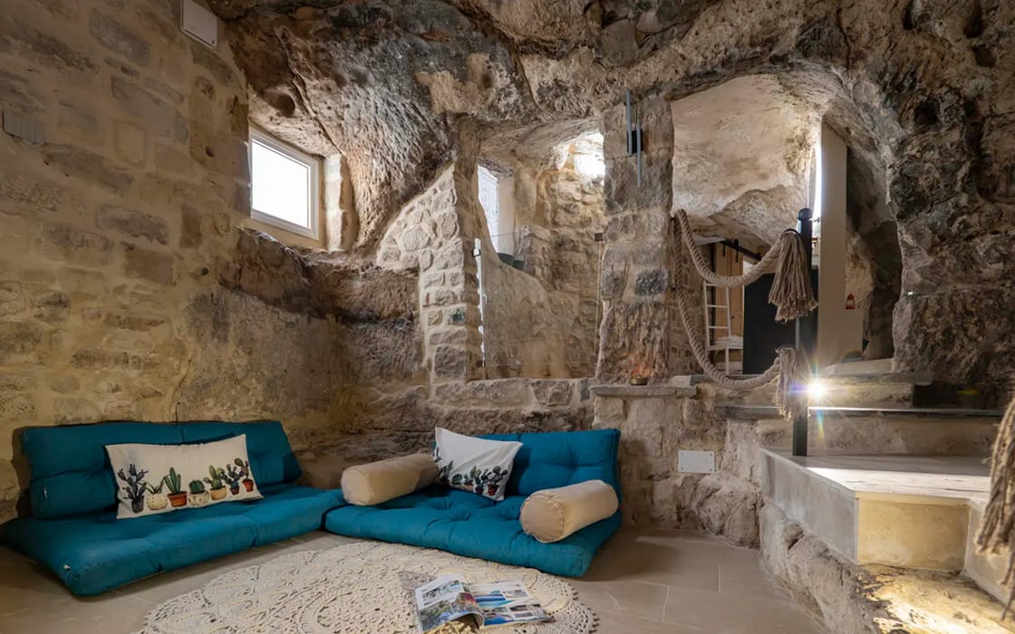 Einzigartiges Steinhaus mit privatem Höhlen-SPA auf Sizilien für 159.000€