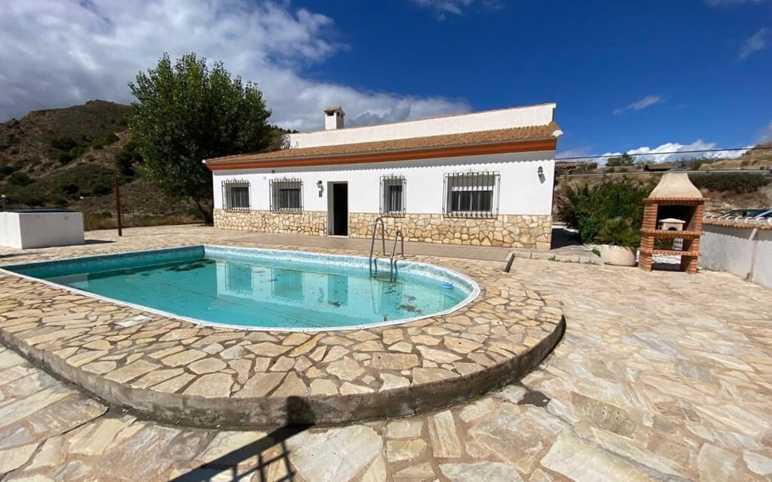 Sonnenverwöhnte Villa mit Pool & Weitblick in Almería für 185.000€