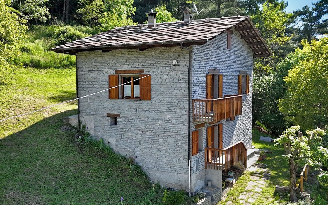 Idyllische Alpenvilla mit Monviso-Blick im Piemont für 120.000€