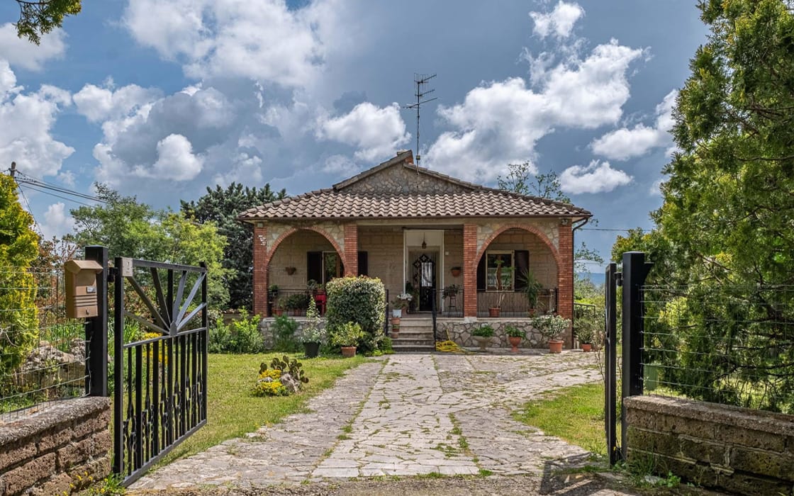 Charmantes Landhaus mit großem Garten in der Toskana für 140.000€