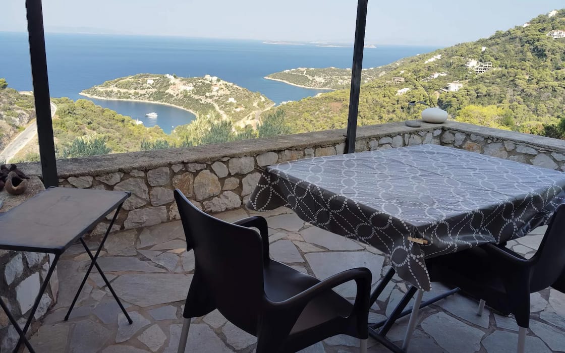 Idyllisches Steinhaus mit Panoramablick aufs Meer auf dem Peloponnes für 184.000€