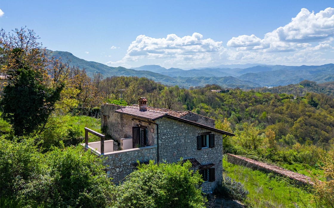 Rustikales Natursteinhaus mit Panoramaterrasse in Latium für 56.000€