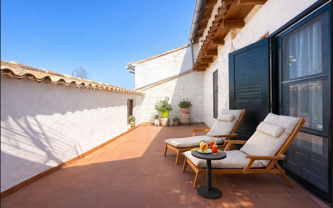Kernsaniertes Landhaus mit Bergblick-Terrasse an der Costa Blanca für 320.000€