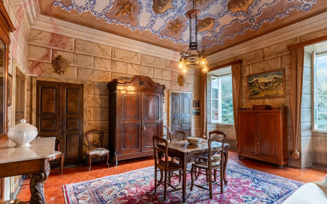 Herrschaftliche Altbauwohnung mit originalen Deckenfresken in Ligurien für 150.000€