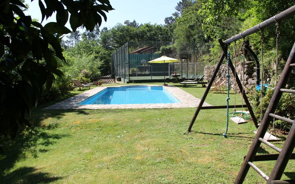 Imposantes Landgut mit Sportplatz, Pool & Olivenhain in Zentralportugal für 350.000€