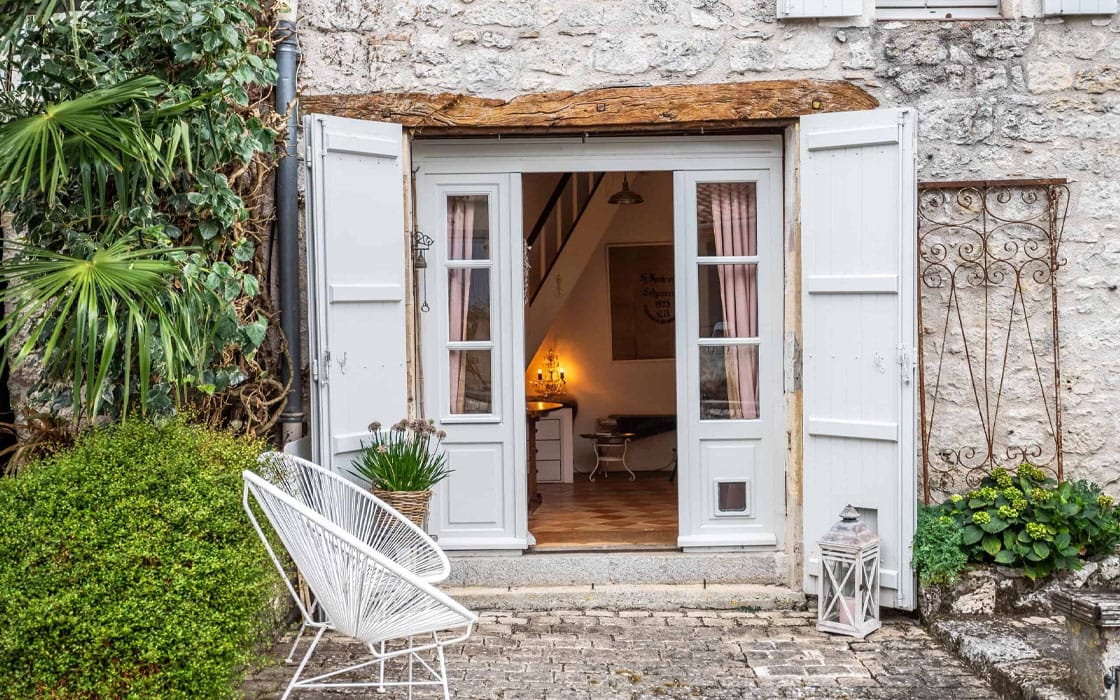 Romantisches Steinhaus mit Sonnenterrasse in Südfrankreich für 102.000€