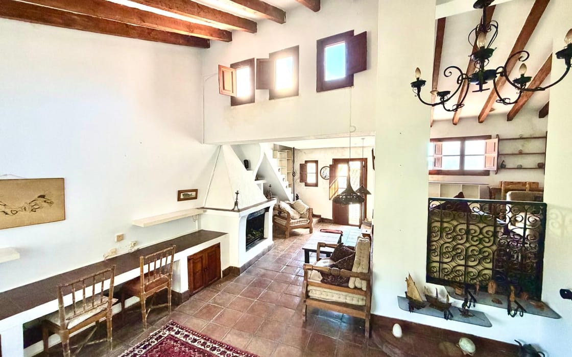 Rustikales Dorfhaus mit Bergpanorama-Terrasse in Andalusien für 120.000€