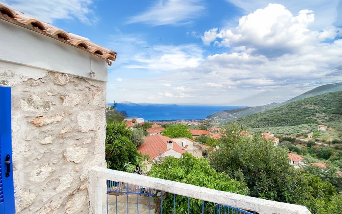 Traumhaftes Steinhaus mit Meerblick auf dem Peloponnes für 160.000€