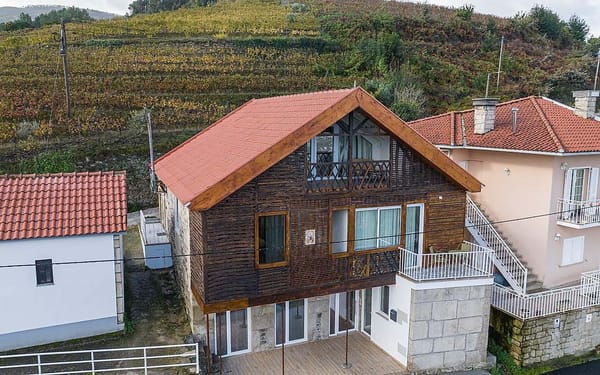 Modernisierte Villa mit Weinberg-Panorama im Douro-Tal für 275.000€