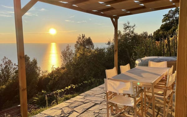 Modernisiertes Fischerhaus mit 180-Grad-Meerblick in Ligurien für 298.000€