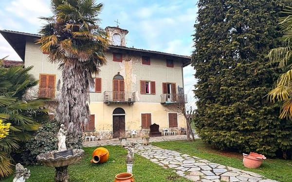 Historischer Palazzo mit riesigem Privatpark im Piemont für 155.000€