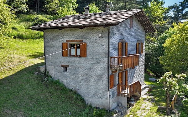 Idyllische Alpenvilla mit Monviso-Blick im Piemont für 120.000€