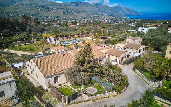 Gut gelegenes Ferienhaus mit Jacuzzi-Lounge auf Sizilien für 190.000€