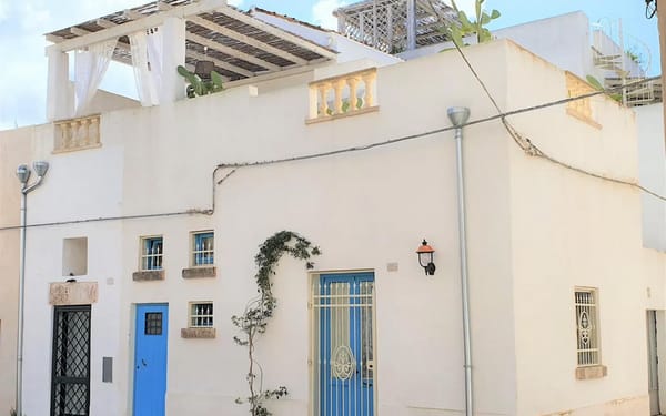 Historisches Stadthaus mit 4 Wohnungen & Dachterrasse im Salento für 200.000€