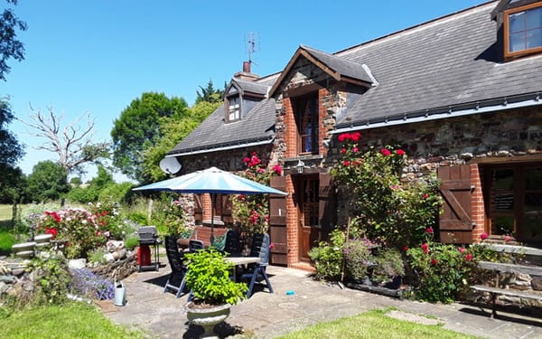 Romantisches Natursteinhaus mit großem Garten in der historischen Bretagne für 150.420€