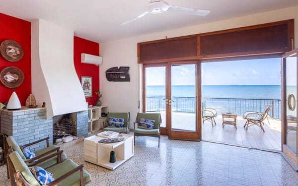 Villa mit direktem Strandzugang auf Sizilien für 300.000€